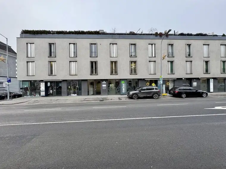 Zentrale Praxis-Bürofläche mit Tiefgaragenplatz