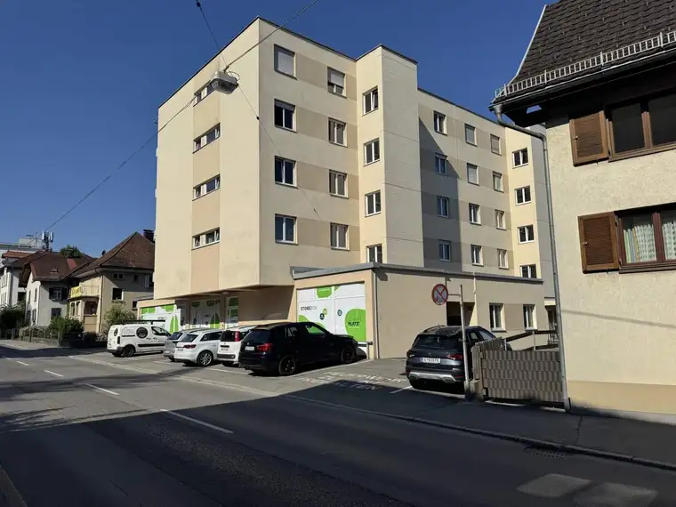 Zentral gelegene 3,5-Zimmerwohnung mit Balkon 