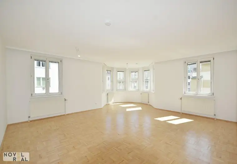 Sonnige 3 Zimmer Wohnung mit großzügigem Wohnbereich