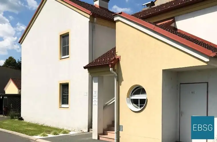 4-Zimmerwohnung im 1.OG mit Loggia 