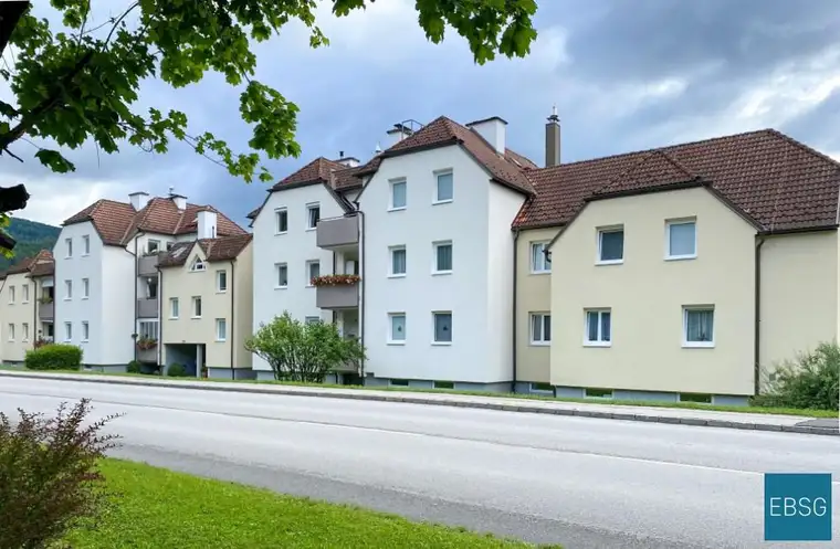 Familienwohnung im 1. OG mit Loggia 