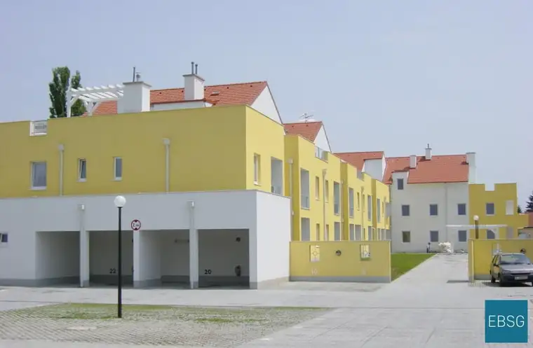 4-Zimmerwohnung im 1.OG mit Loggia