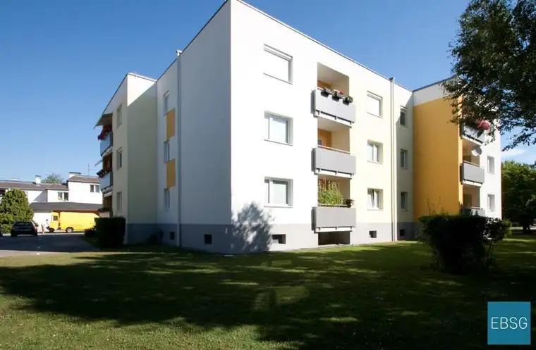 4-Zimmerwohnung im 1.OG mit Loggia