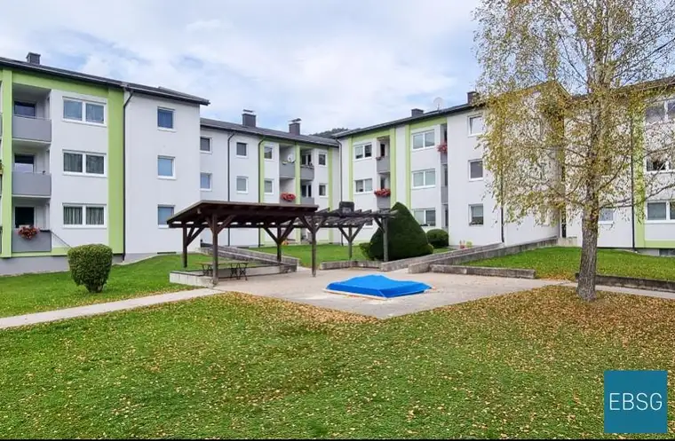 3-Zimmerwohnung im 1.OG mit Loggia