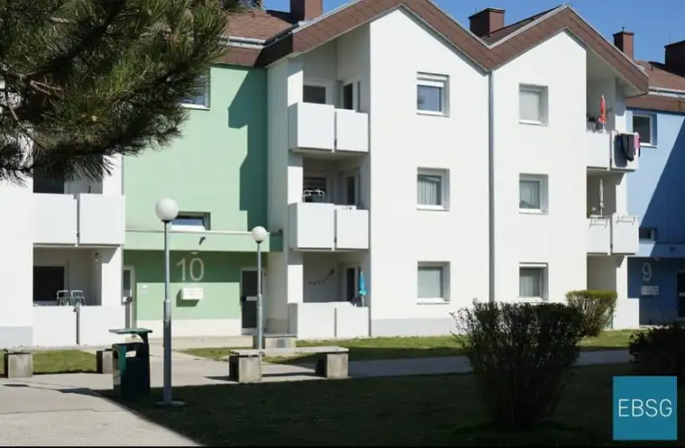 Geräumige Familienwohnung im 2. OG mit Balkon