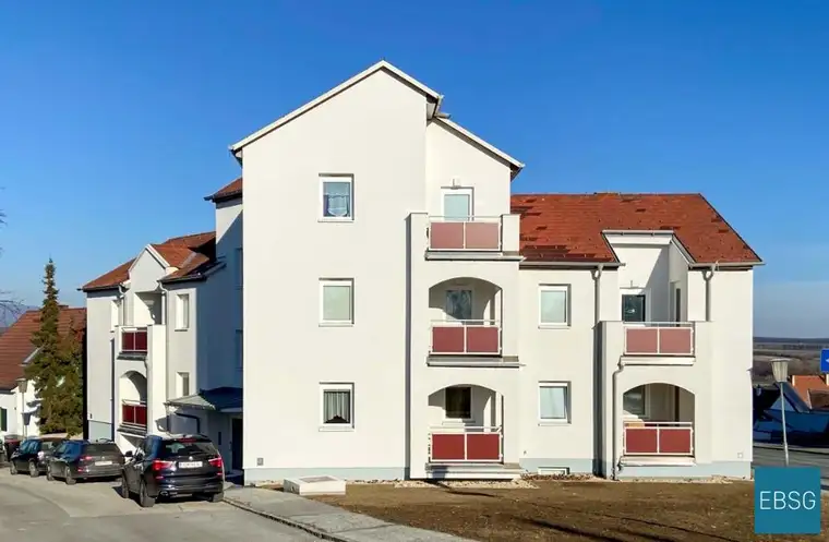 Großzügige Familienwohnung im 1. OG mit Loggia 