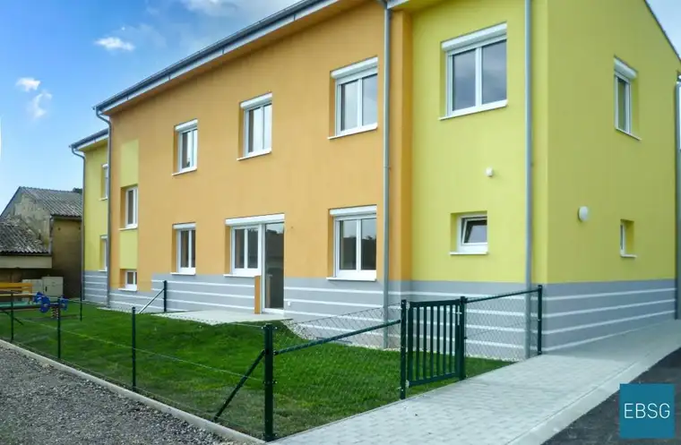 3-Zimmerwohnung im 1. OG mit Loggia 