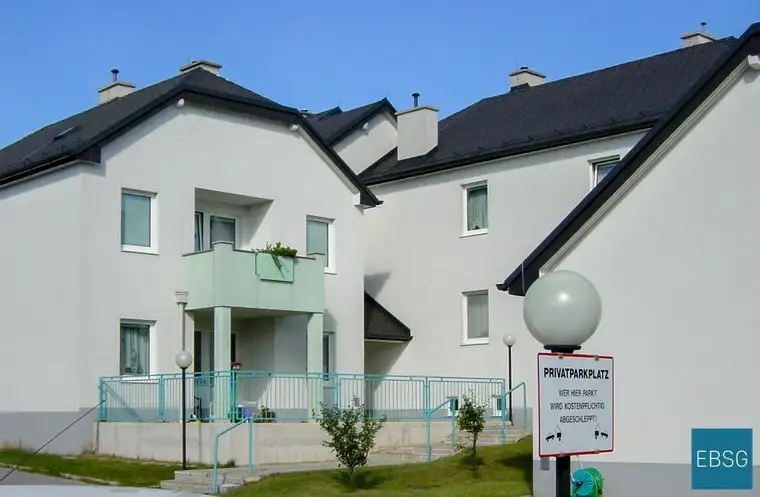 4-Zimmerwohnung im EG mit Loggia