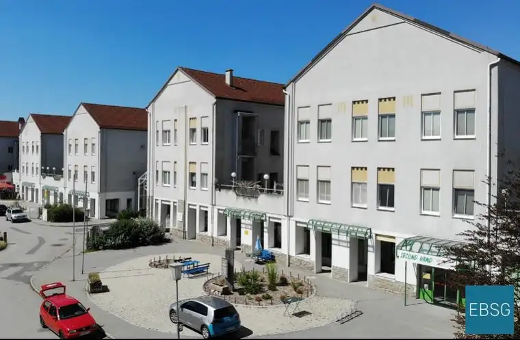 4-Zimmerwohnung im 1.OG mit Loggia