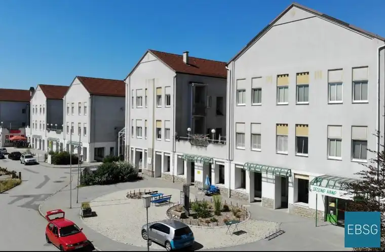 3-Zimmerwohnung im 1.OG mit Loggia