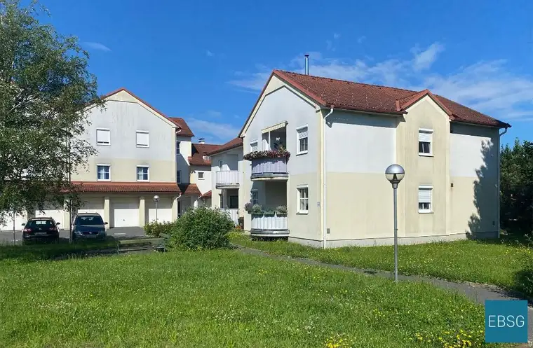 3-Zimmerwohnung im 1.OG mit Terrasse und Loggia