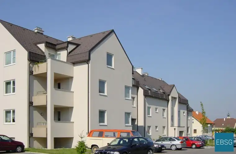 3-Zimmerwohnung im 1. OG mit Loggia 