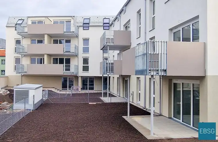 Kleine 2-Zimmer Eckwohnung mit Balkon zum Innenhof
