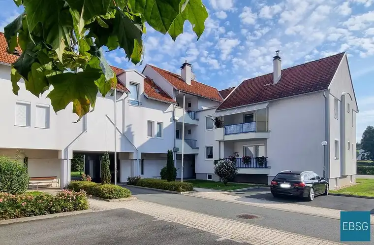 Familienwohnung im 1. OG mit Loggia 