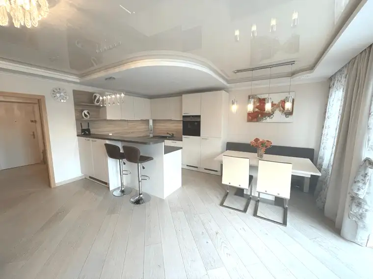 Elegante Maisonette mit Balkon, Tiefgaragenplatz &amp; Designausstattung