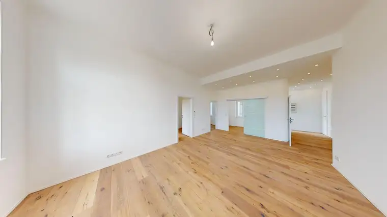 Wunderschöne sanierte 4-Zimmer Altbauwohnung mit 2 Balkonen