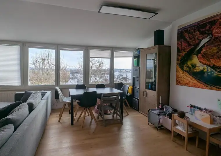 Großzügige Maisonette-Wohnung mit Dachterrasse, Garage und Sauna