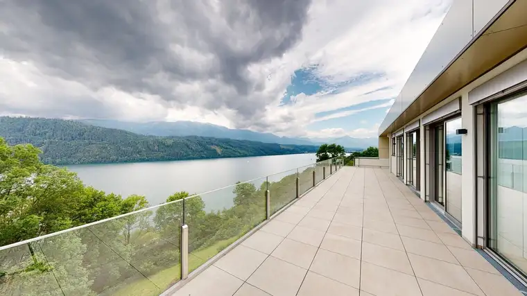 LUXUS-PENTHOUSE MIT TRAUMHAFTEN SEE-AUSBLICK UND PERFEKTER LAGE IN MILLSTATT