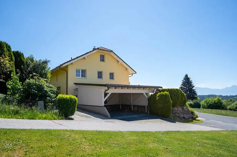 Exklusive Doppelhaushälfte mit Panoramablick, Kamin &amp; Sonnenterrasse nahe Velden am Wörthersee!