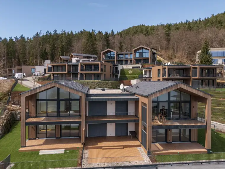 WOHNTRAUM AM SEE! - Bezugsfertige 2-Zimmer-Gartenwohnung mit eigenem Seezugang