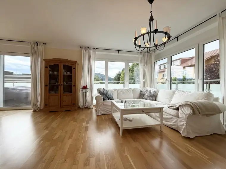 Charmante 2-Zimmer-Wohnung mit Wörthersee-Blick in Pörtschach!