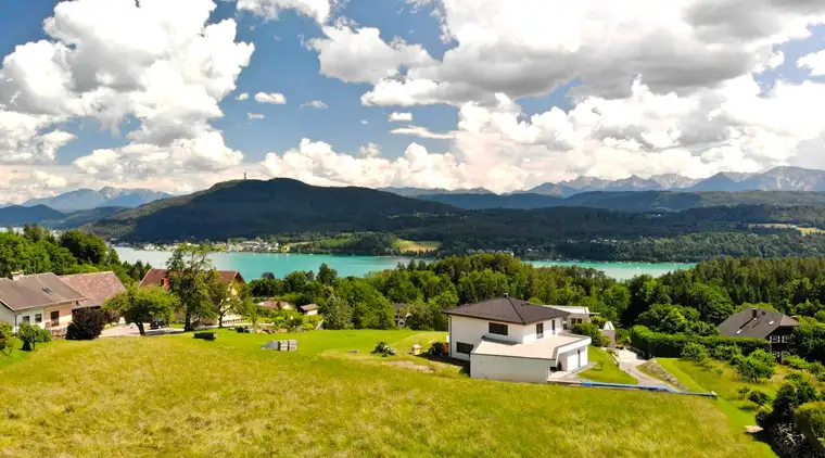 Traumgrundstück mit Blick auf den Wörthersee zu verkaufen!