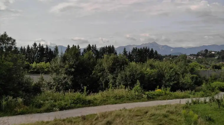 Grundstück nur wenige Fahrminuten vom Zentrum von Velden am schönen Wörthersee entfernt