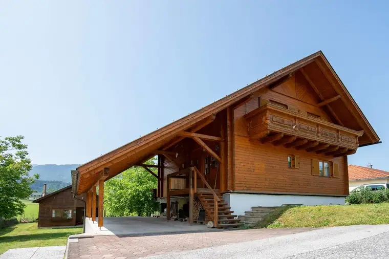 Charmantes Mehrfamilienhaus mit Ferienhaus in ruhiger Lage von Rosegg