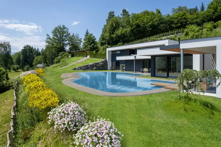 Luxus-Wohnhaus mit Schwimmteich in traumhafter Ruhe-/ &amp; Aussichtslage im Rosental
