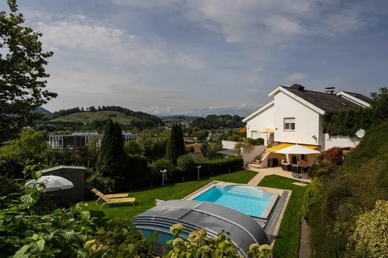 Einzigartige Penthouse- Maisonettewohnung mit Pool und Garten in Klagenfurt!