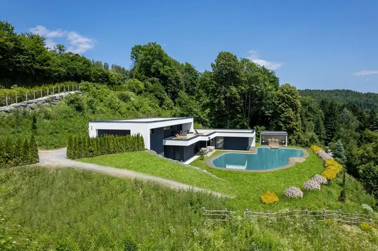 Luxus-Wohnhaus mit Schwimmteich in traumhafter Ruhe-/ &amp; Aussichtslage im Rosental