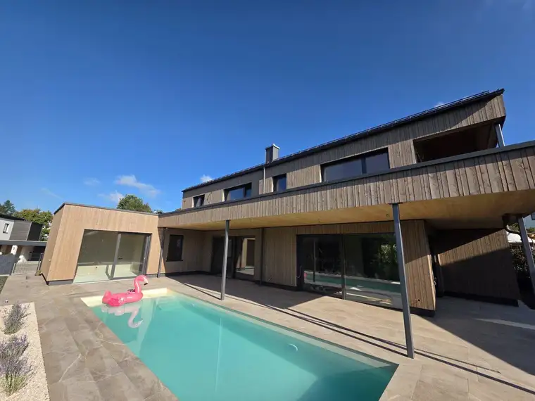 Exquisite Neubau-Luxusvilla mit Seeblick und Pool / Provisionsfrei