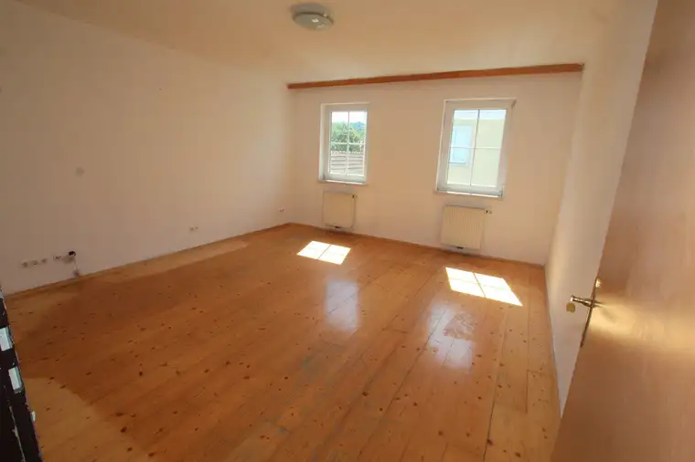 Möblierte Spitzen 4 Zimmerwohnung