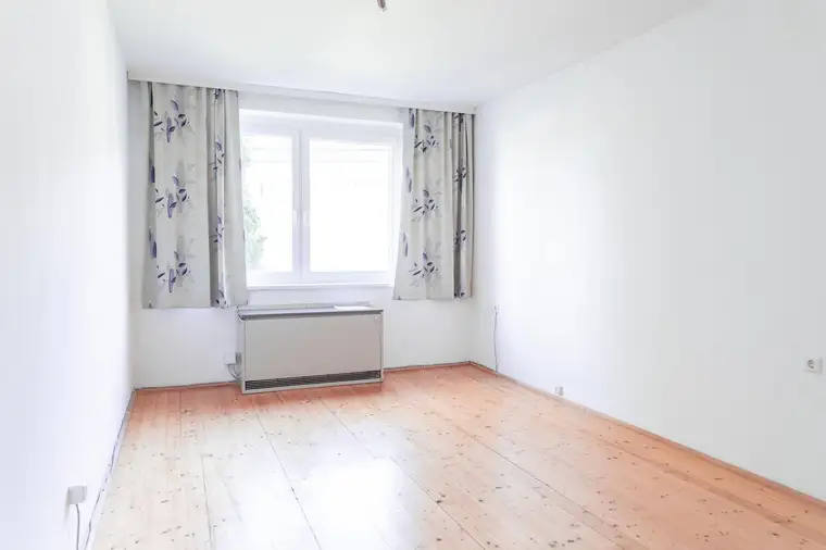 Moderne Erdgeschosswohnung mit Einbauküche und Stellplatz in Leonding