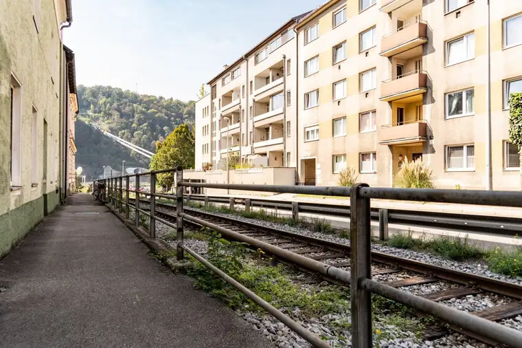 ZU KAUFEN: Ihr Tiefgaragenstellplatz in Urfahr Rudolfstraße