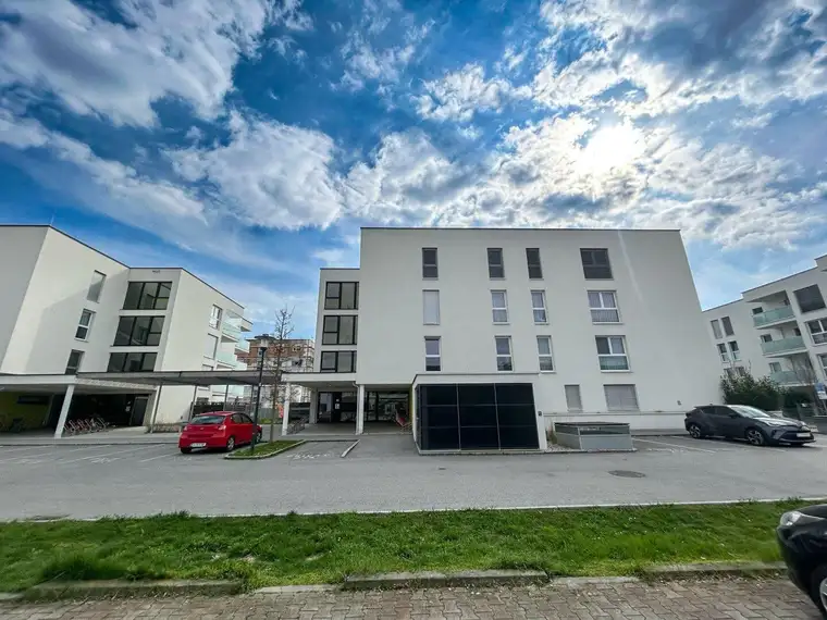 Moderne 2-Zimmer-Wohnung mit Loggia in Asten + Freistellplatz und Tiefgaragenplatz