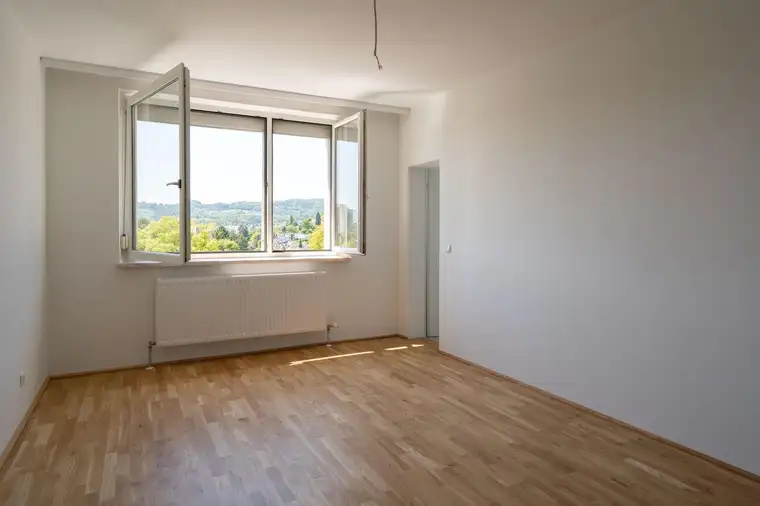 Erstvermietung nach Sanierung: Lichtdurchflutete 2-Zimmer Wohnung, Nähe JKU