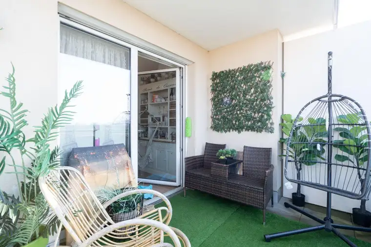 Stilvolle, vermietete Garconniere mit traumhafter Terrasse in St.Marien + 2 PKW-Stellplätze zu kaufen!