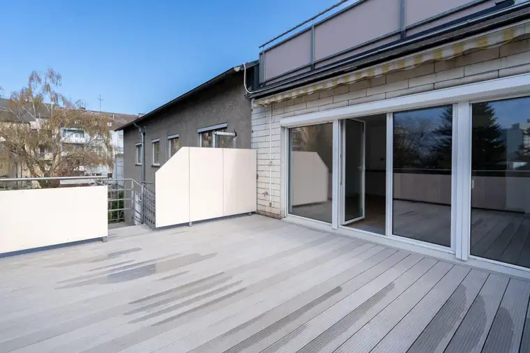 Lichtdurchflutete 5-Zimmer-Wohnung mit Terrasse und Garten in Linz zu mieten