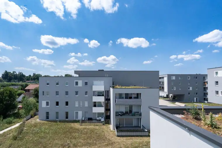 Moderne 4-Zimmer Wohnung mit Balkon+ Tiefgaragenparkplatz zu kaufen, Nähe Solar City