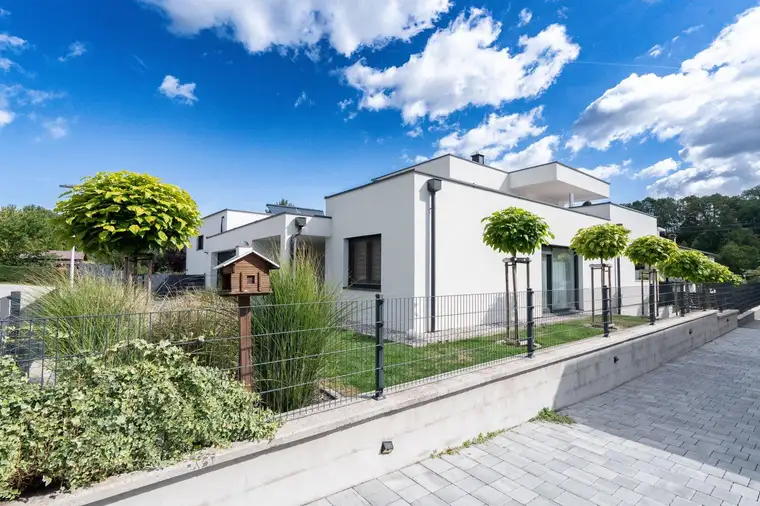 Modernes Einfamilienhaus in Bad Hall – großer Garten &amp; zwei Terrassen
