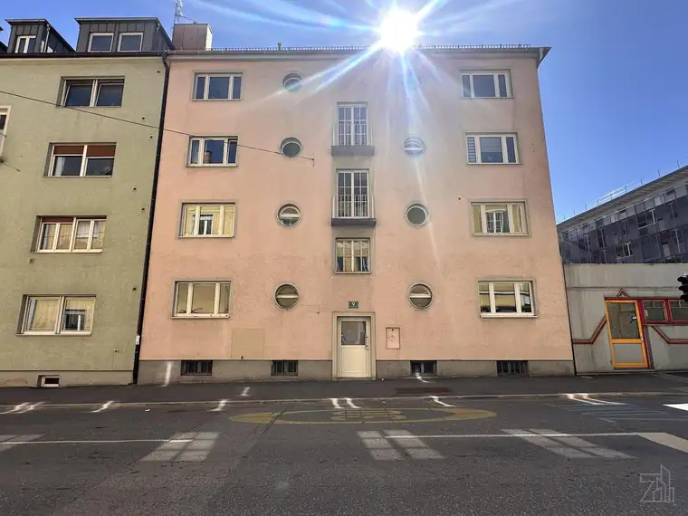 Schöne helle, neu sanierte 3-Zimmer Wohnung in der Friedhofgasse 9 ~