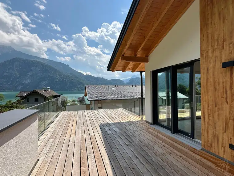 Südseitiges Penthouse mit 4 Zimmern &amp; Terrasse | Fernblick &amp; privater Seezugang