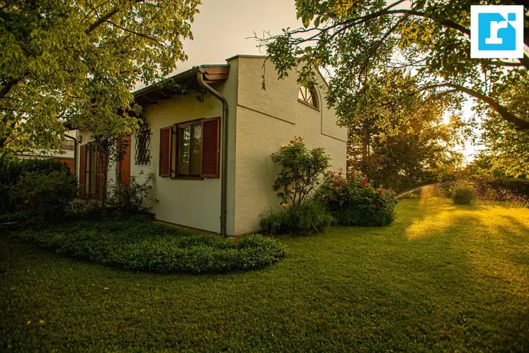 Idyllisches Seegrundstück mit Ferienhaus