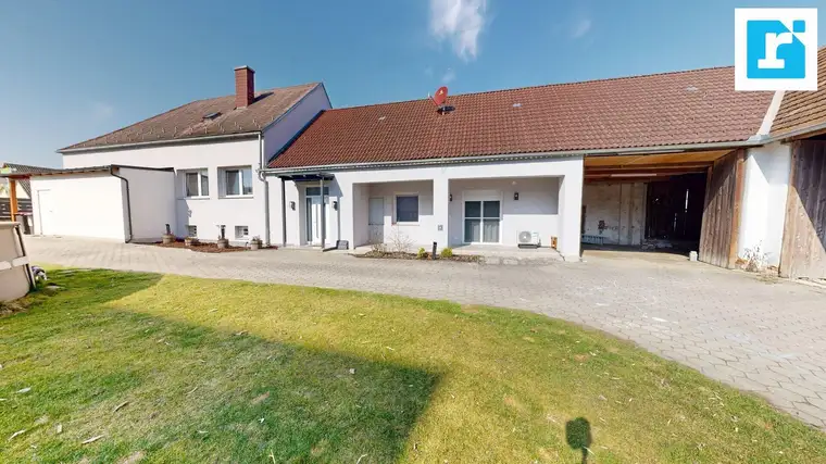 Renoviertes Landhaus samt nützlicher Nebenflächen auf großem Grundstück in Unterwart