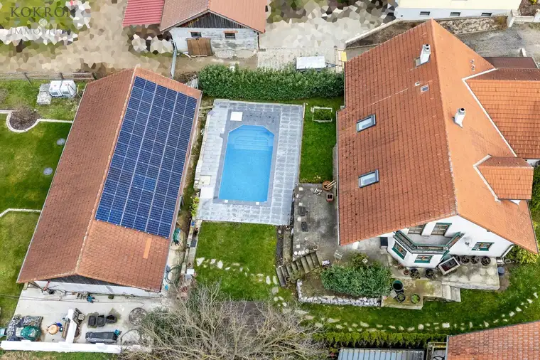 Energie-effizientes Anwesen mit Pool und Nebengebäude