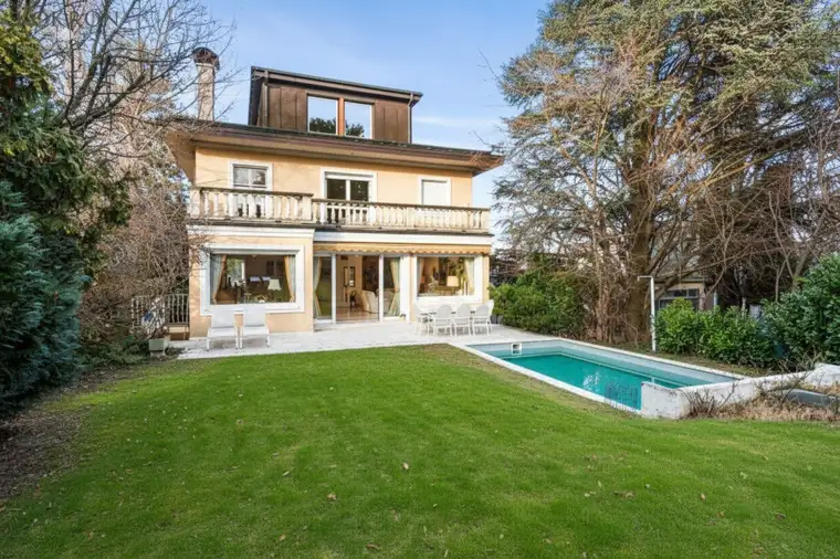 Elegante Villa mit großem Garten, Wellnessbereich und Fernblick in Toplage von Währing