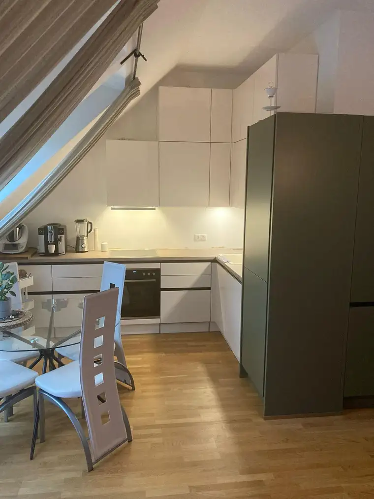 Helle 2-Zimmer-Dachgeschosswohnung (ca. 63 m²) mit Klima und Parkplatz im Zentrum von Hartberg