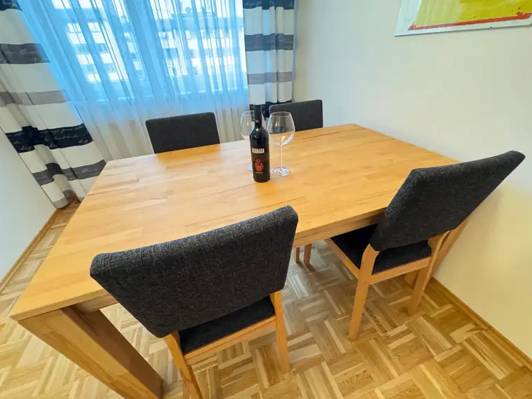 Sanierte 3 Zimmer Eigentumswohnung (ca. 84 m²) mit Balkon und Tiefgarage in Graz/Geidorf