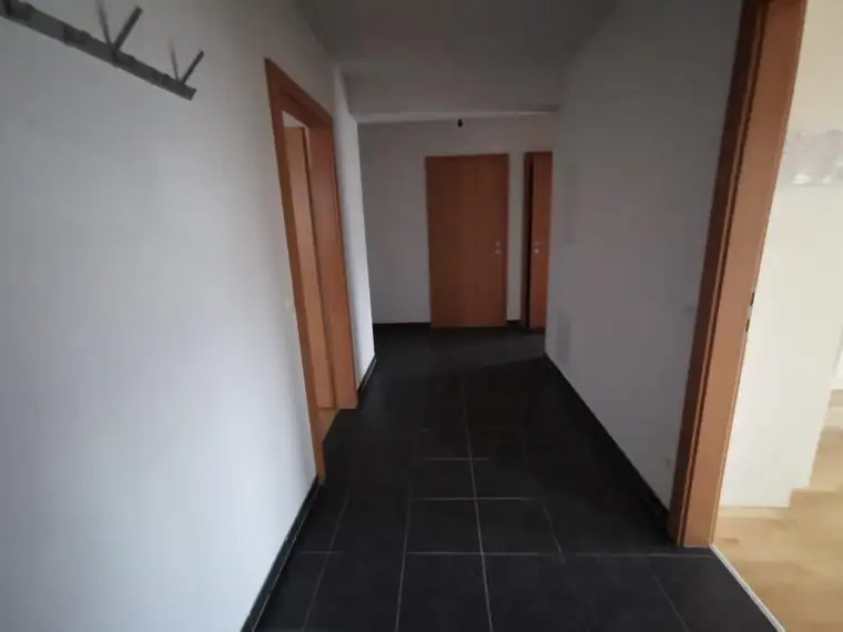 Mietwohnung (ca. 66 m²) in Trautmannsdorf inkl. Einbauküche und Balkon mit traumhaften Ausblick!